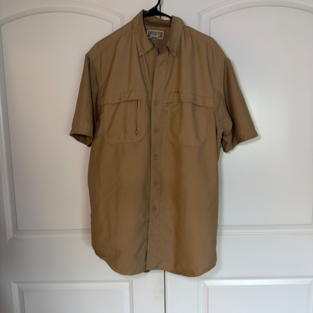 Duluth Trading Co Armachillo Mens M Tall Tan Ripstop Short Sleeve Fishing Shirt